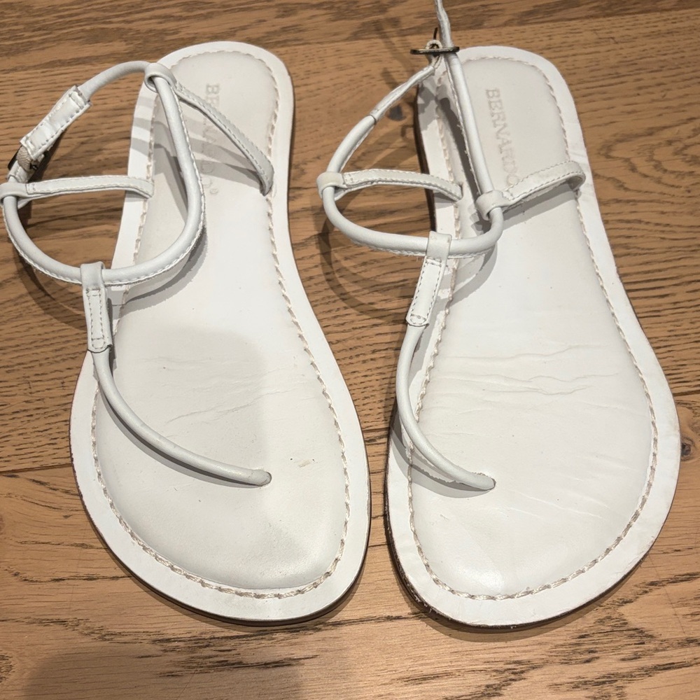 Bernardo Hercu Thong White Sandals - Picture 3 of 4
